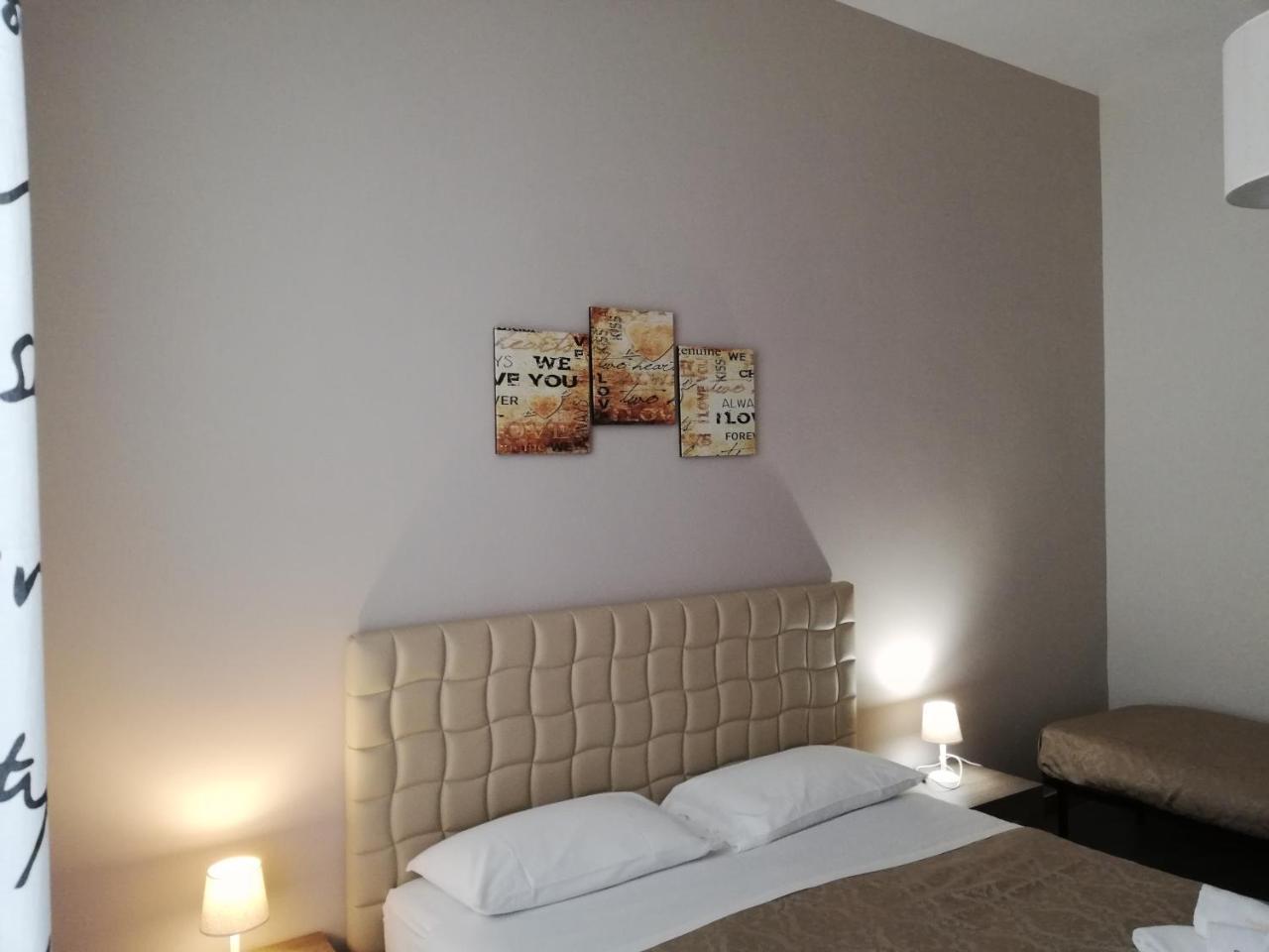 Bed and Breakfast Be Italian Flat Duomo 319 Nápoles Exterior foto