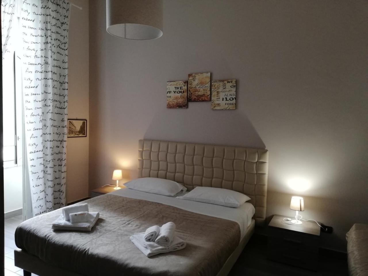 Bed and Breakfast Be Italian Flat Duomo 319 Nápoles Exterior foto
