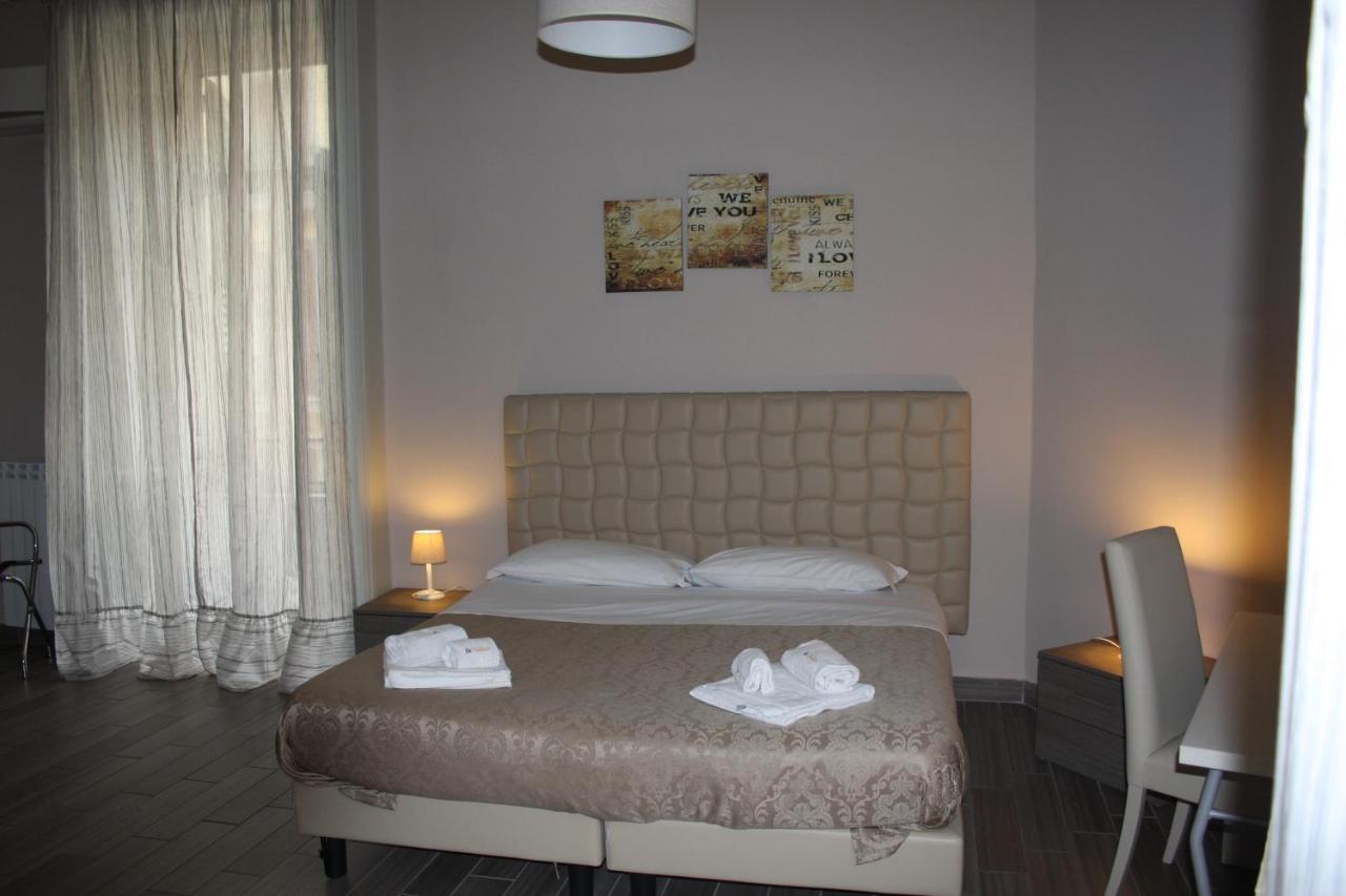 Bed and Breakfast Be Italian Flat Duomo 319 Nápoles Exterior foto