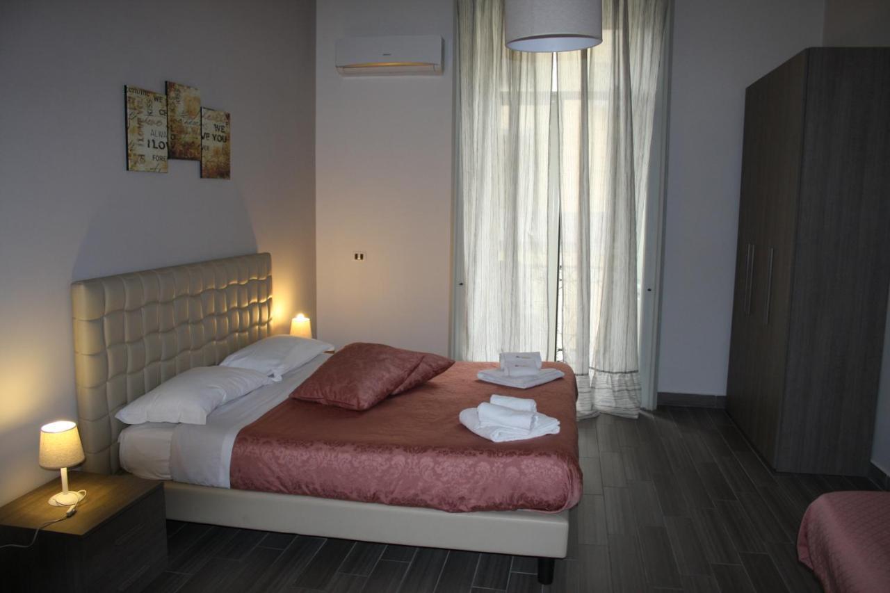 Bed and Breakfast Be Italian Flat Duomo 319 Nápoles Exterior foto