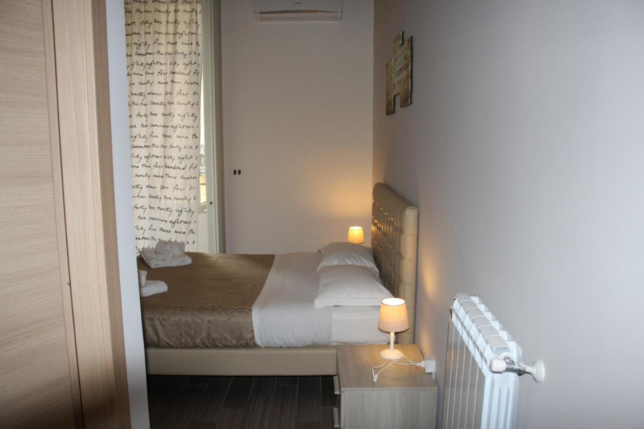 Bed and Breakfast Be Italian Flat Duomo 319 Nápoles Exterior foto